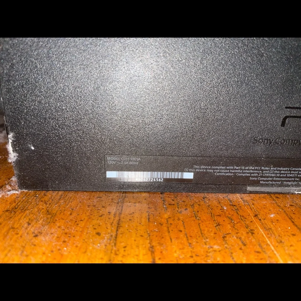 PS4 W/ 1 Controller